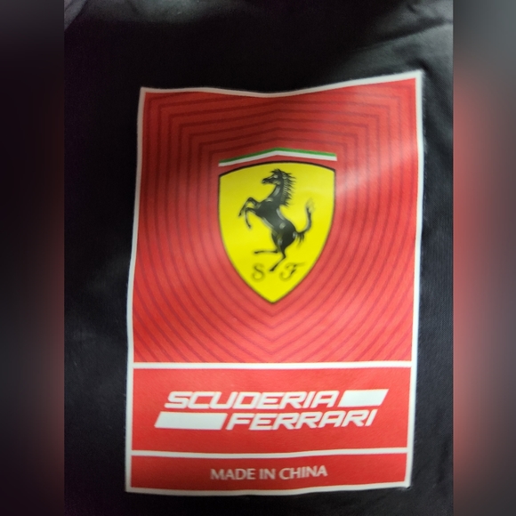 Scuderia Ferrari Women's packable rain jacket with hidden hood - Picture 4 of 5